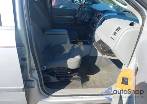 2008 Chrysler Aspen Limited z USA, uszkodzony, nr VIN 1A8HW58N38F127356